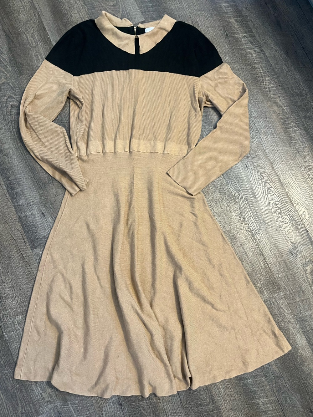 New York & Company Women’s XL Two-Tone Beige and Black Long-Sleeve Knit Dress